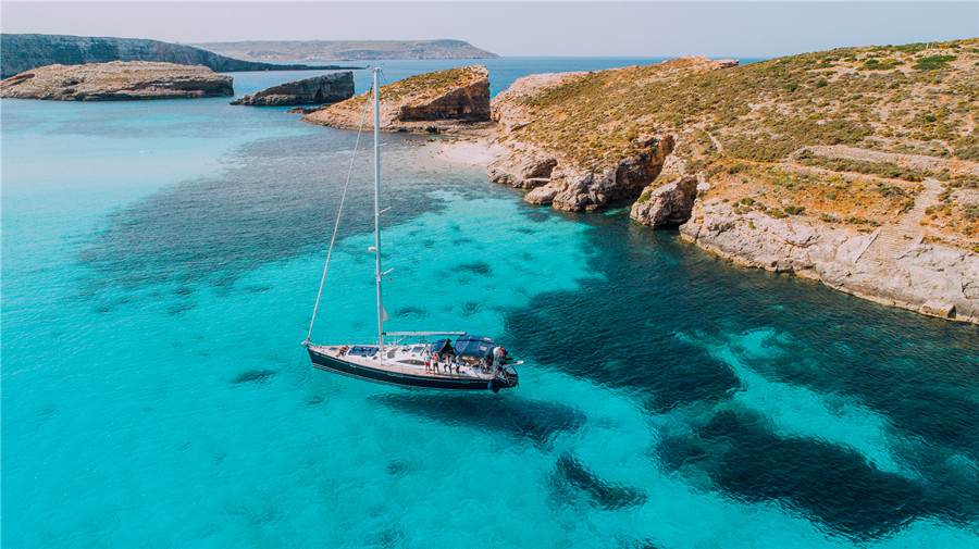 Aerial of Yacht in Blue Lagoon, off Comi_副本.jpg