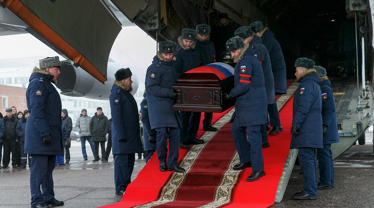 俄罗斯飞行员遗体回国图片
