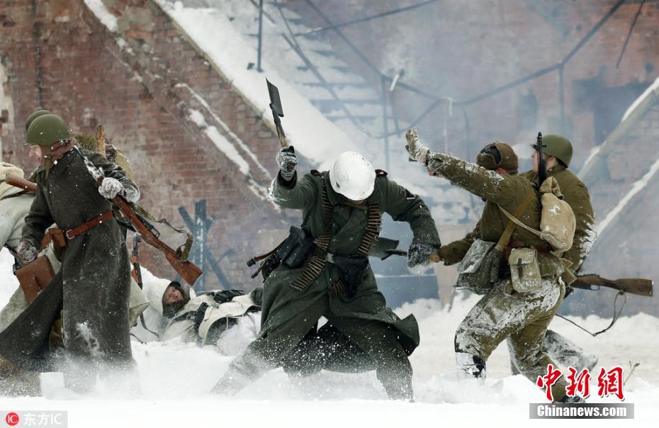 斯大林格勒战役重现 民众雪地打仗