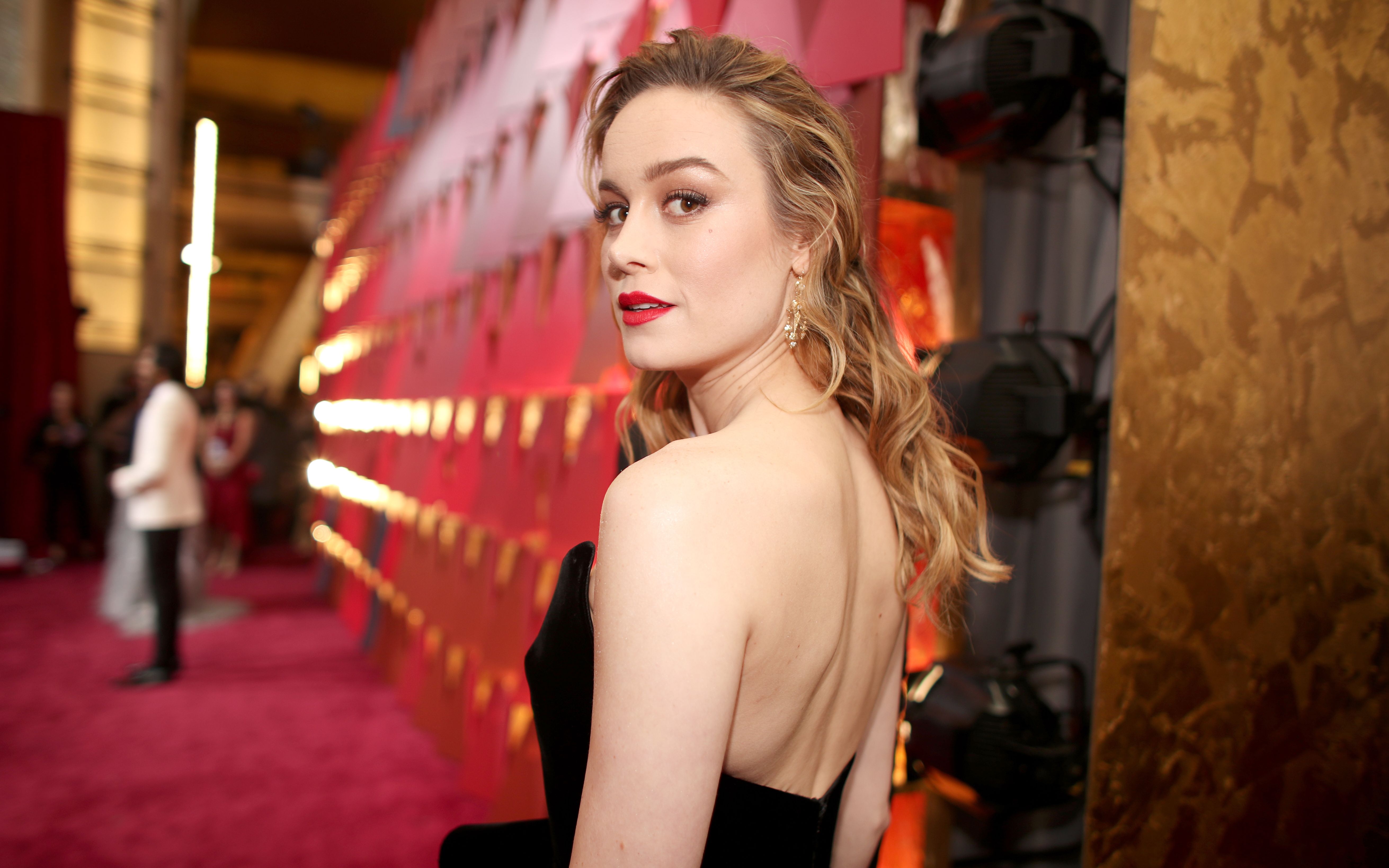 奥斯卡红毯为何每年用完即丢