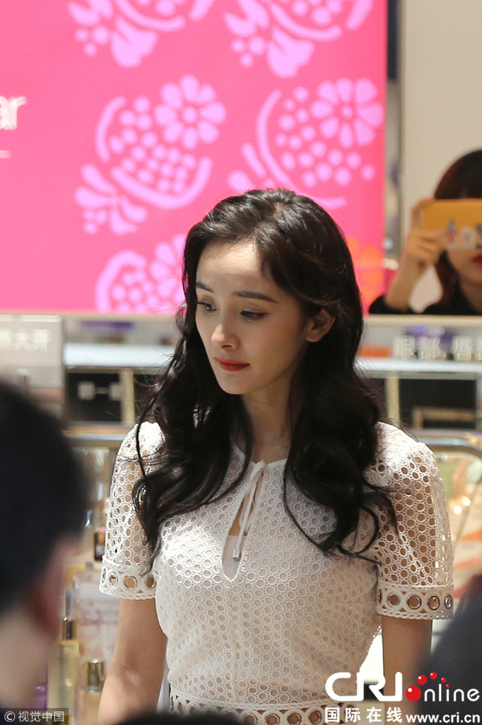 没有ps加持路人拍到的杨幂是什么样子