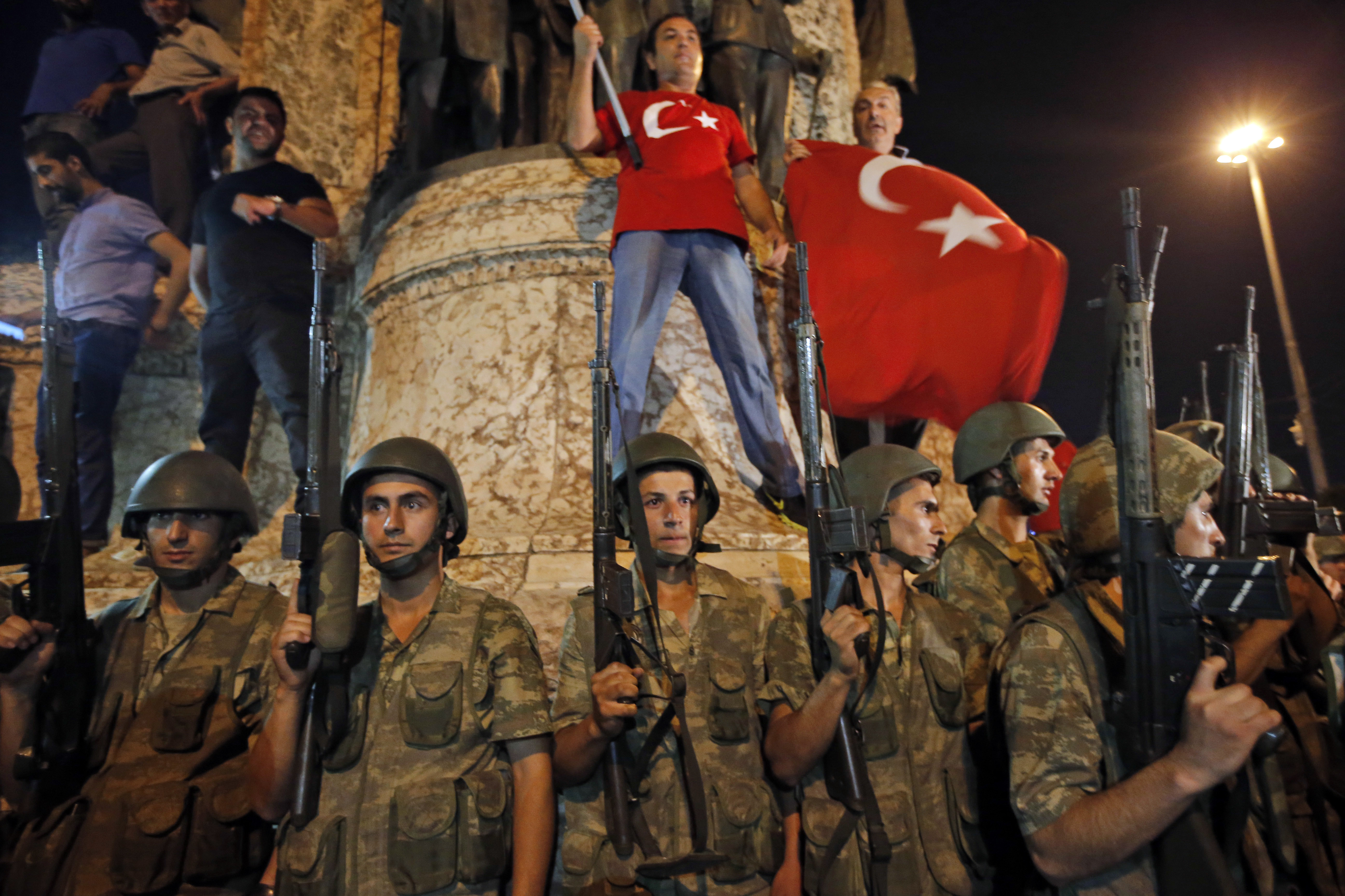 土耳其未遂军事政变:104名参与者被判终身监禁