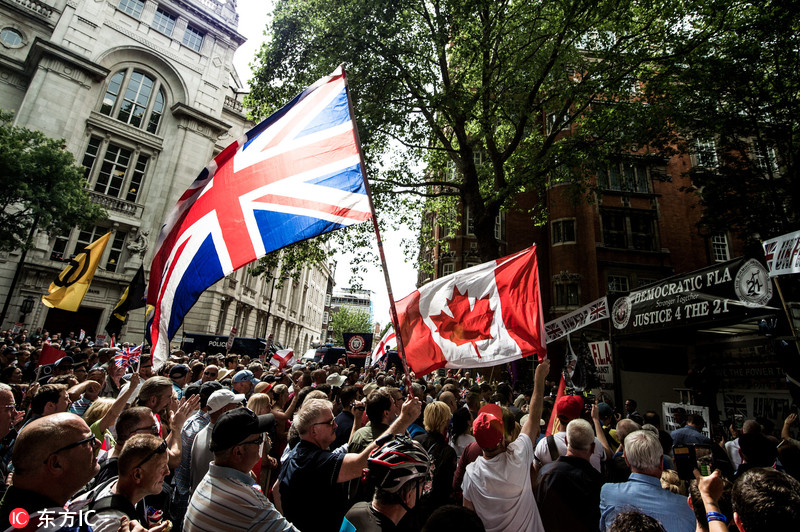 英国脱欧公投两周年 民众参加示威游行