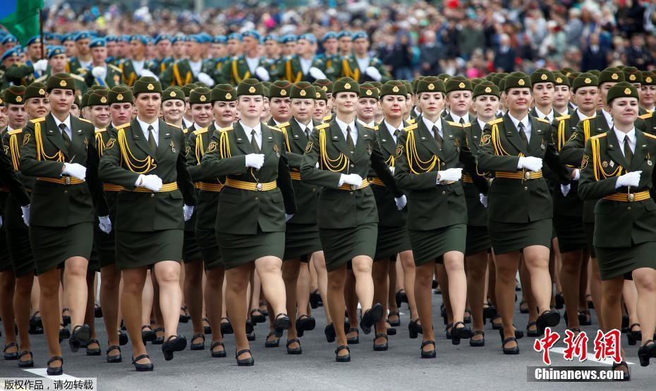 俄罗斯女兵白花图片