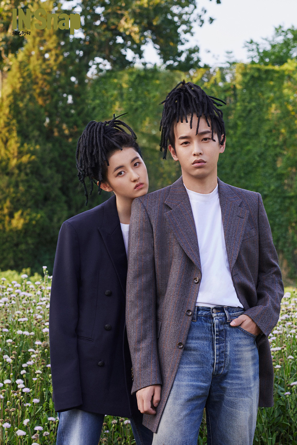 张子枫登杂志封面 眼神清澈气质清冷