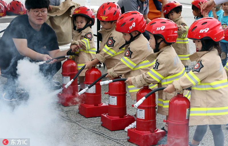 韩国大田举行安全体验活动小萌娃化身小小消防员