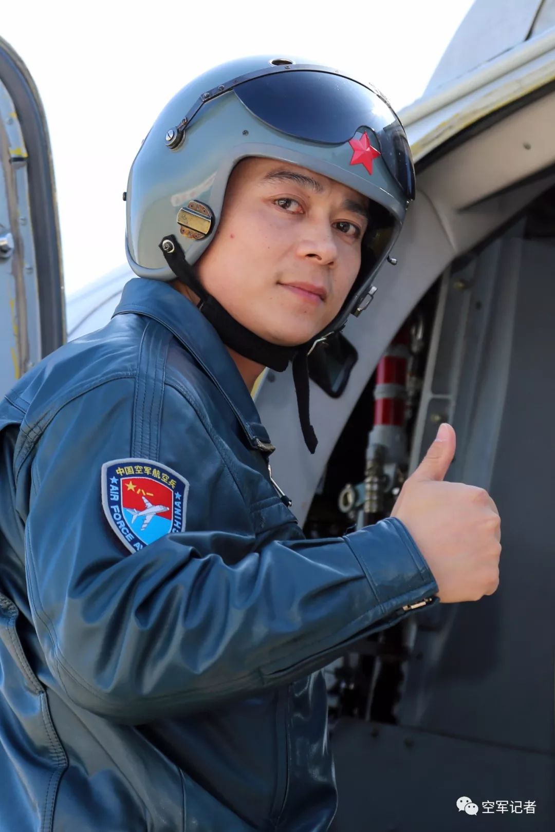 刘坤飞行员图片