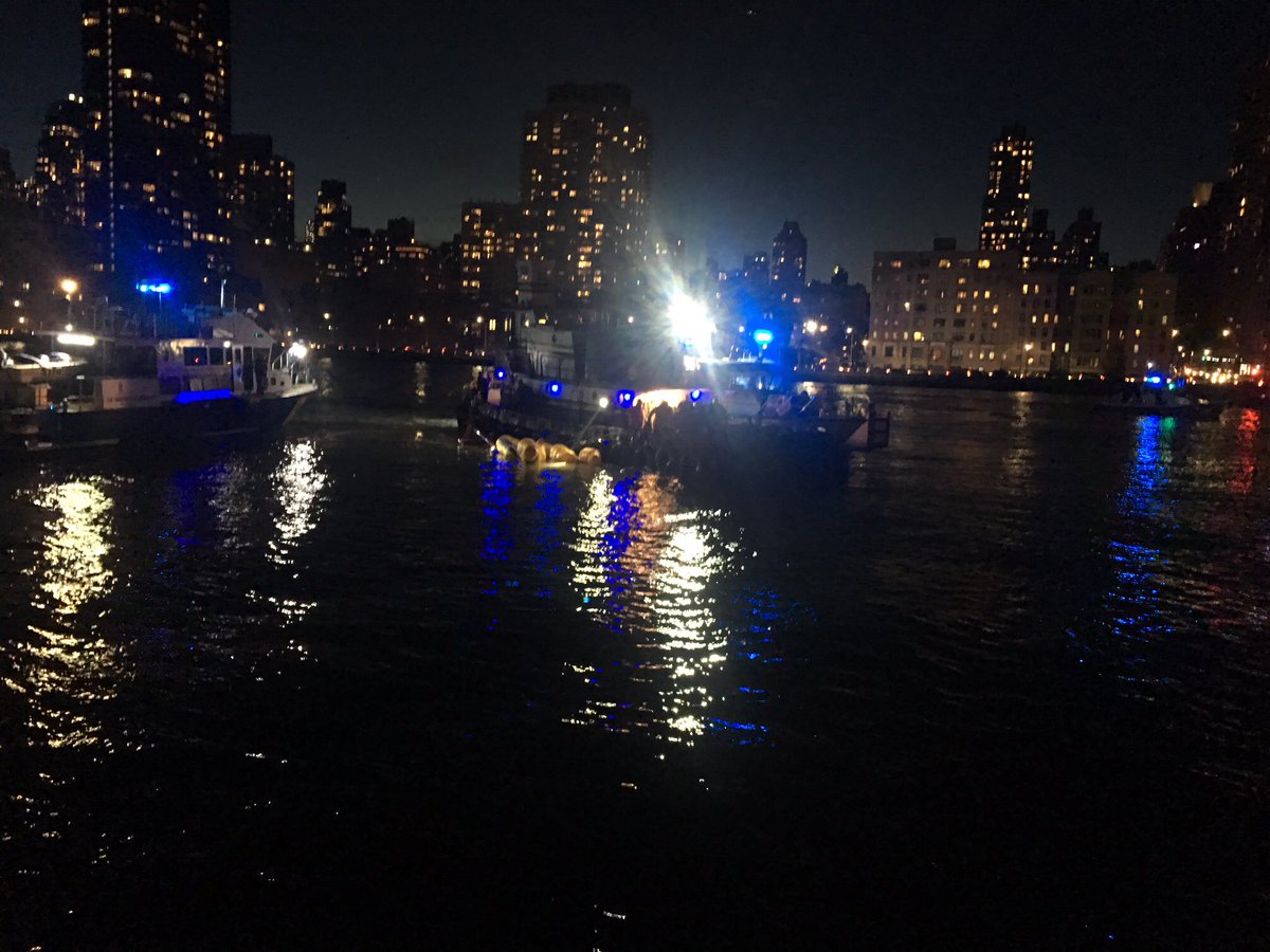 美直升机坠入纽约东河 机身完全淹没至少2人死亡