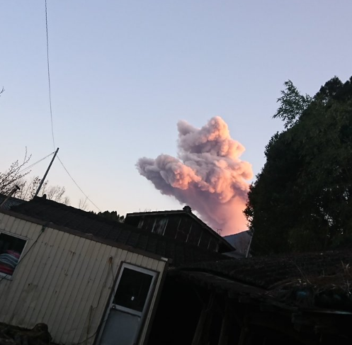 日本新燃岳喷发出一只粉红色的“猫” 网友啧啧称奇
