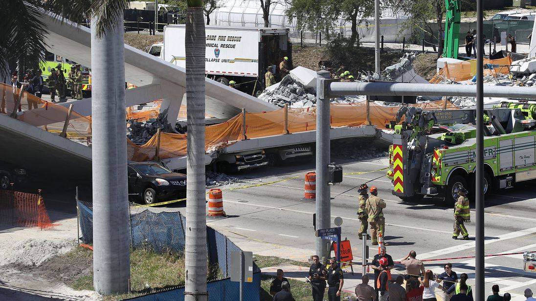 美国一校园发生天桥坍塌事故 遇难者上升至10人