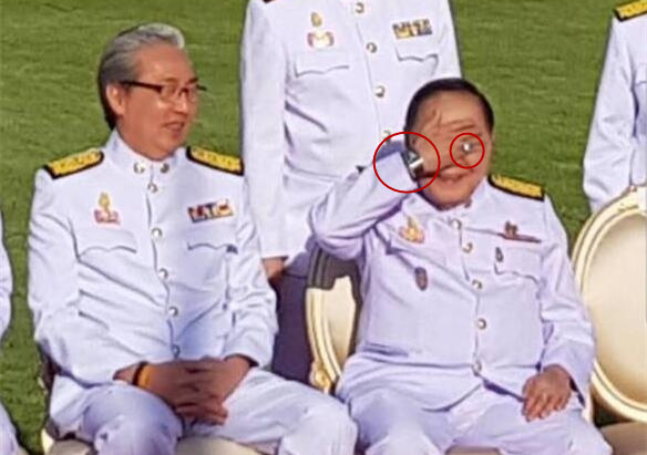 泰国副总理巴维佩戴名贵手表。