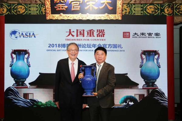 大宋官窑董事长苗峰伟陪同接待,参观结束后