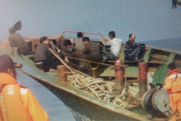 台当局羁押9名大陆渔民 以“越界”为由登船搜查