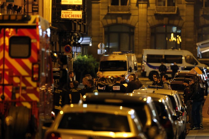 巴黎歌剧院外一男子持刀伤人致1死4伤 IS宣布负责