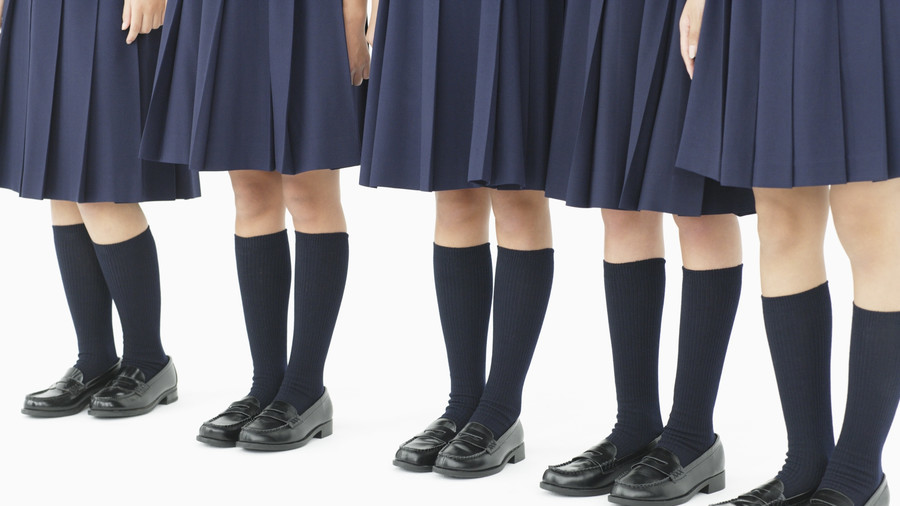 穿长裤太热？英国学校：加入女同学，穿裙子！