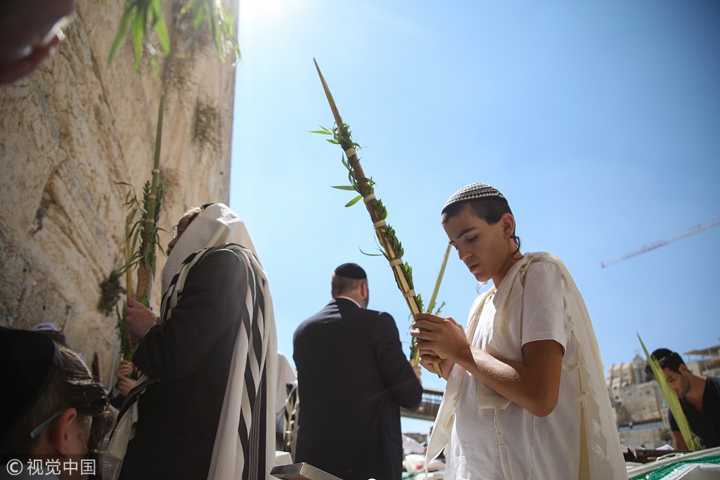 耶路撒冷迎来住棚节犹太民众聚集哭墙下祈祷