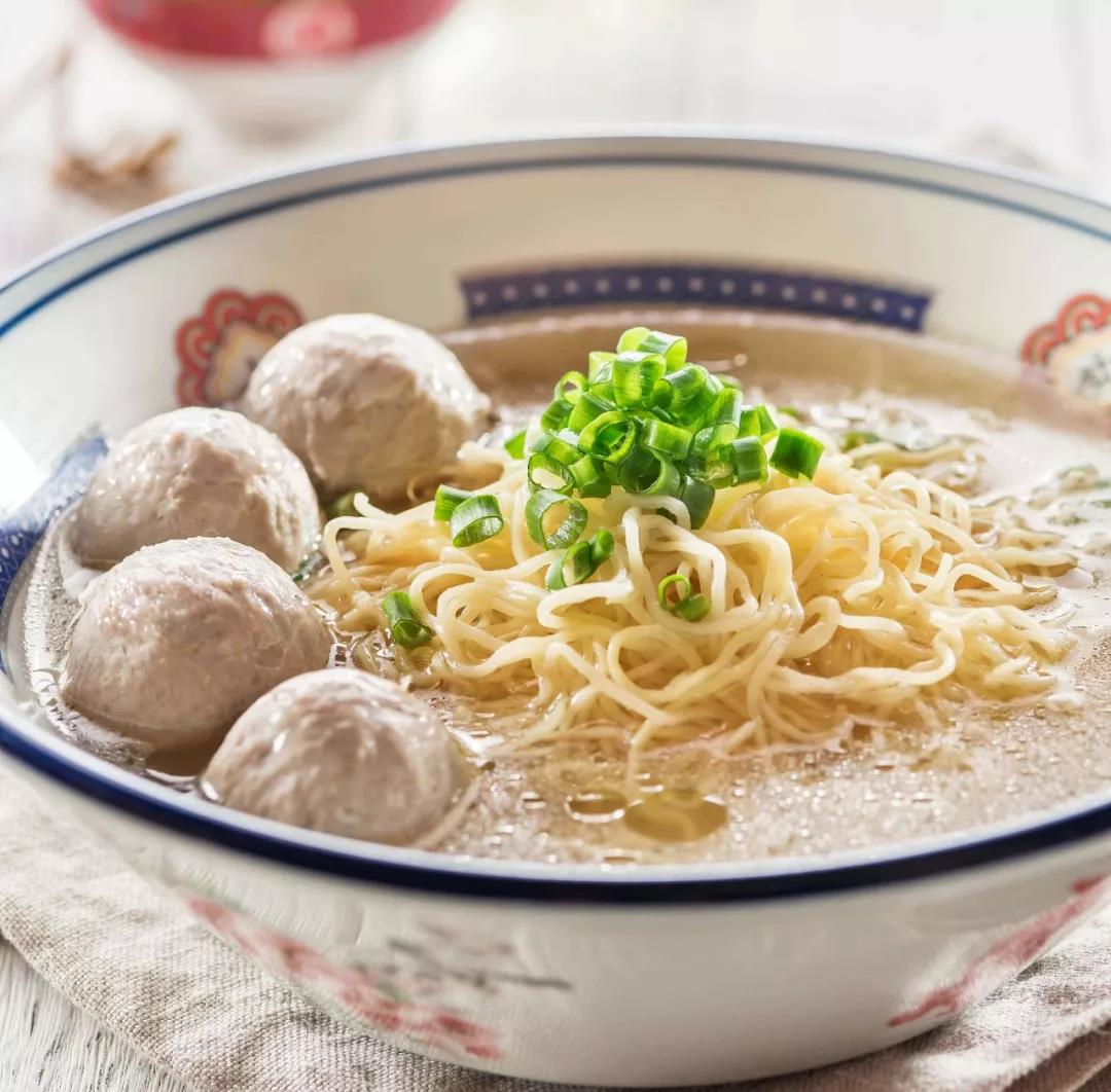 产品方面,七爷清汤腩主要以港式小吃为主,牛杂,猪手,牛丸鱼蛋等, 把