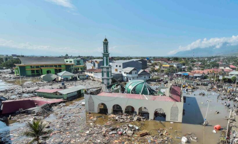 印尼强震及海啸致832人死亡 伤亡人数或继续增加