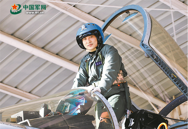 资料照片"飞鲨"歼-15,国之利器,航母战斗力核心.