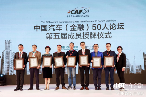 正文在以"科技创新如何服务于业务"为主题的圆桌论坛上,车多多ceo郑伟