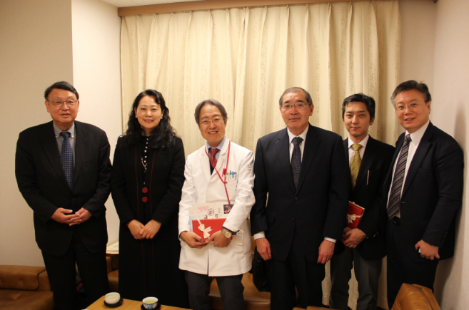 沈阳医学院院长肖纯凌一行三人访问了日本名古屋市立大学及其附属医院