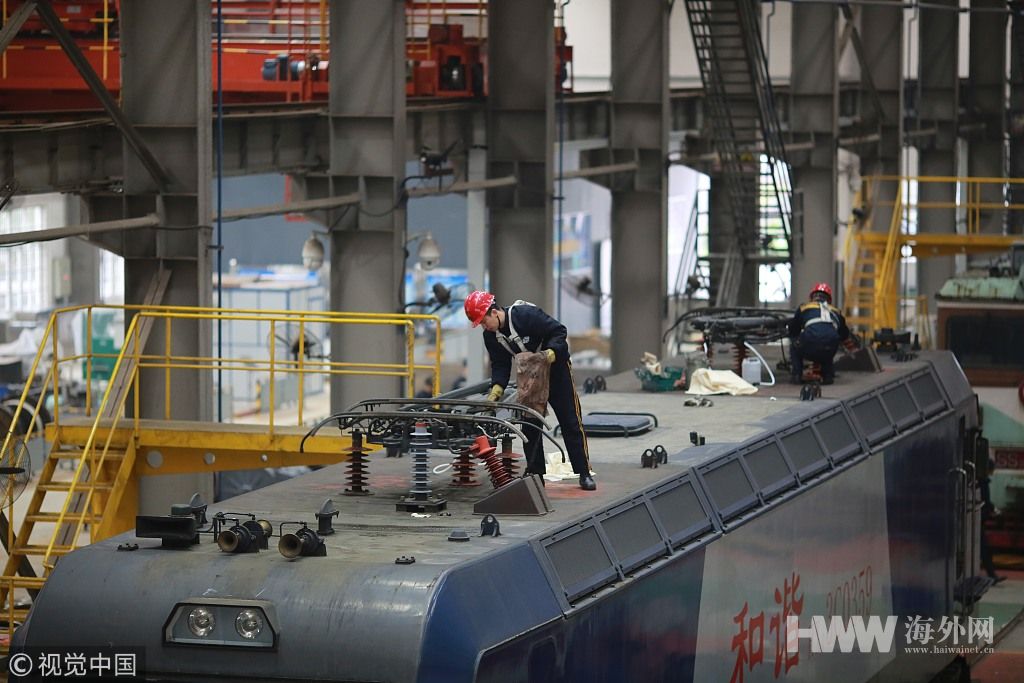 重庆,中国铁路成都局集团有限公司重庆机务段200余台机车进行春运整备