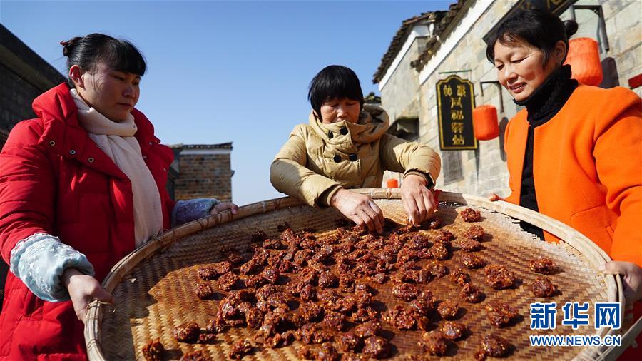 古村备年货欢喜迎新春