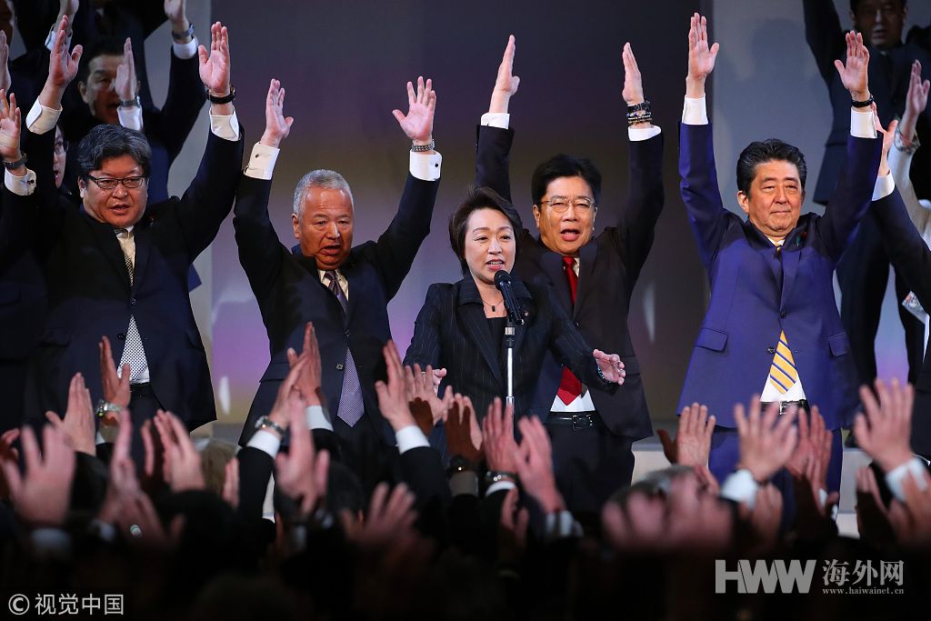 日本自民党举行年度大会 安倍高呼万岁重提修宪