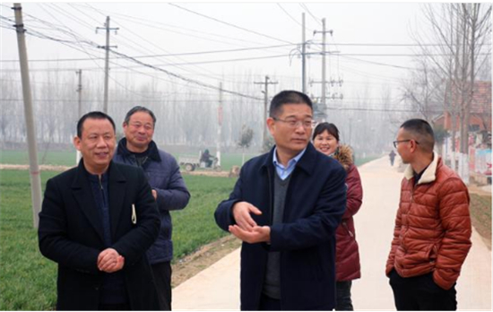 扶沟县委书记卢伟赴基层指导脱贫摘帽冲刺工作
