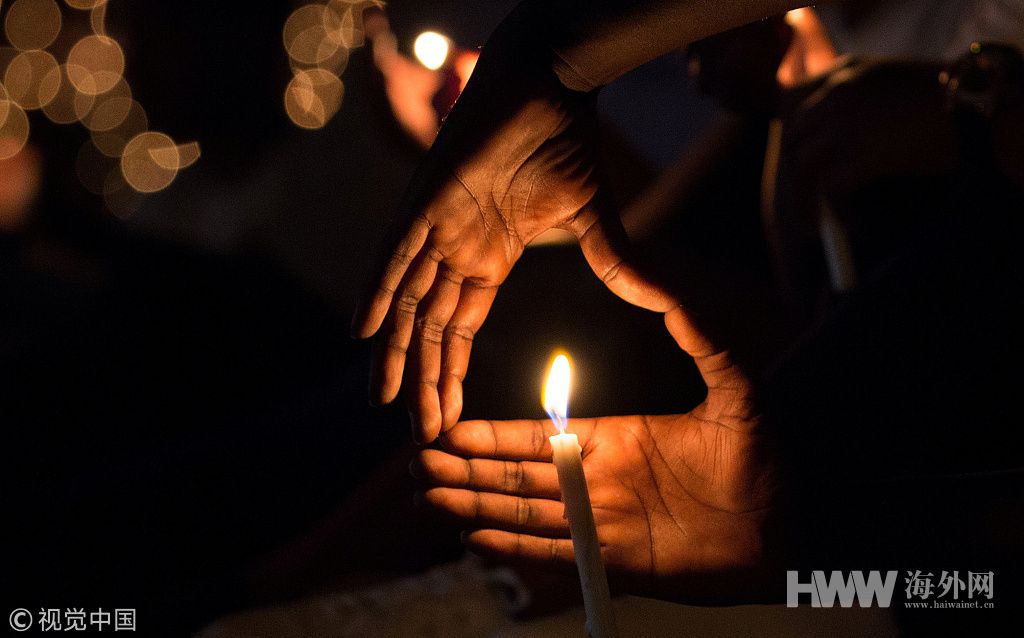 卢旺达民众烛光守夜纪念大屠杀25周年