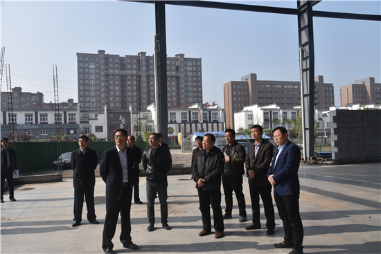 周口扶沟县委书记卢伟观摩项目建设情况