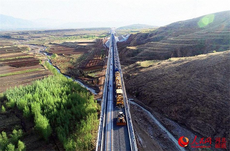 崇礼铁路路基铺轨进入决战决胜阶段