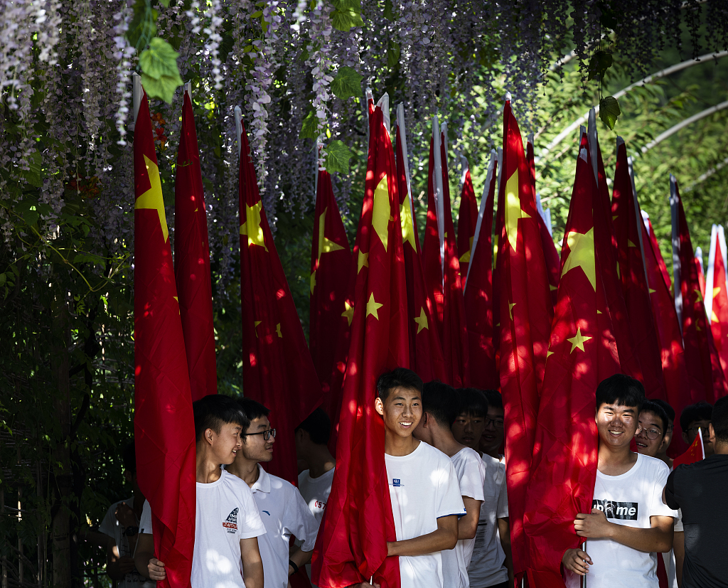 4000人花海快闪祝福祖国震撼唱响我和我的祖国