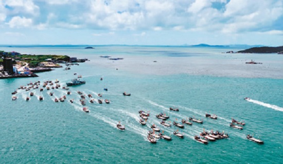 福建福清沙埔镇海洋之上百舸争流庆开渔