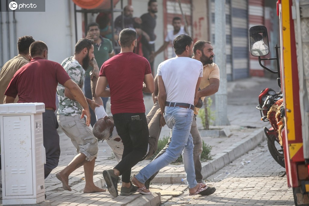 库尔德武装袭击土耳其居民区 多人受伤民众惊慌逃跑