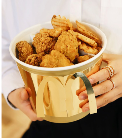 图为麦当劳金拱门桶 麦当劳供图