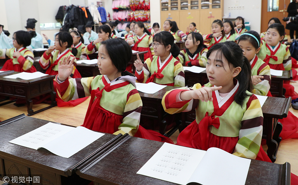 韩国小学生上传统文化课 哈欠连天瞌睡虫来袭