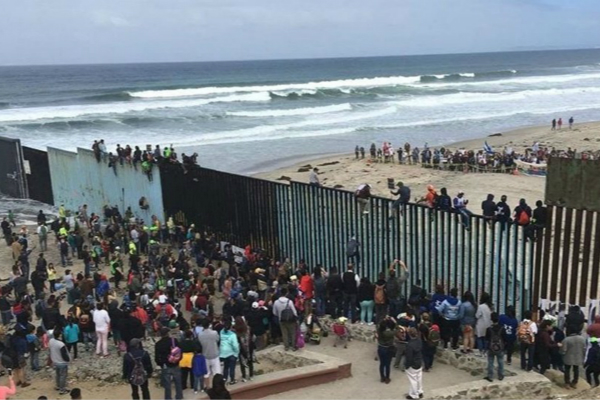 墨西哥总统拒绝谈论“边境墙”：这是美国自家事