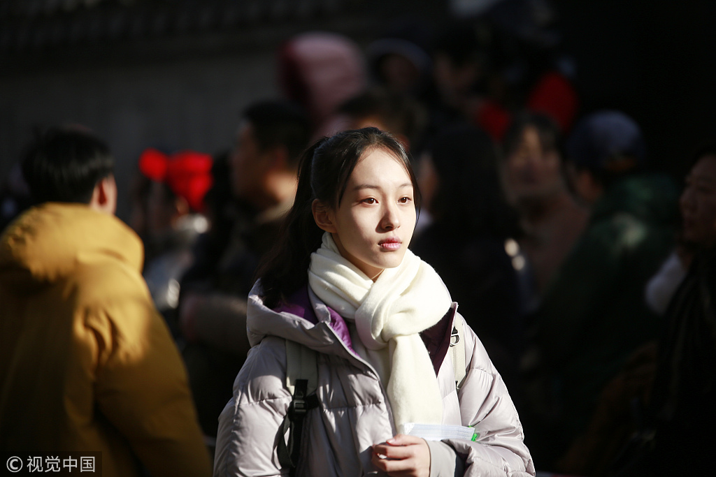 中央戏剧学院艺考继续 现场美女如云
