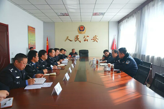 在座谈会上,张勇副市长认真听取了段波副县长关于永和县公安局重点