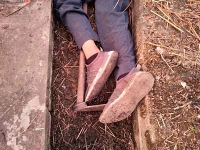 马来西亚一华裔墓地身亡 俩小孩玩耍时发现尸体