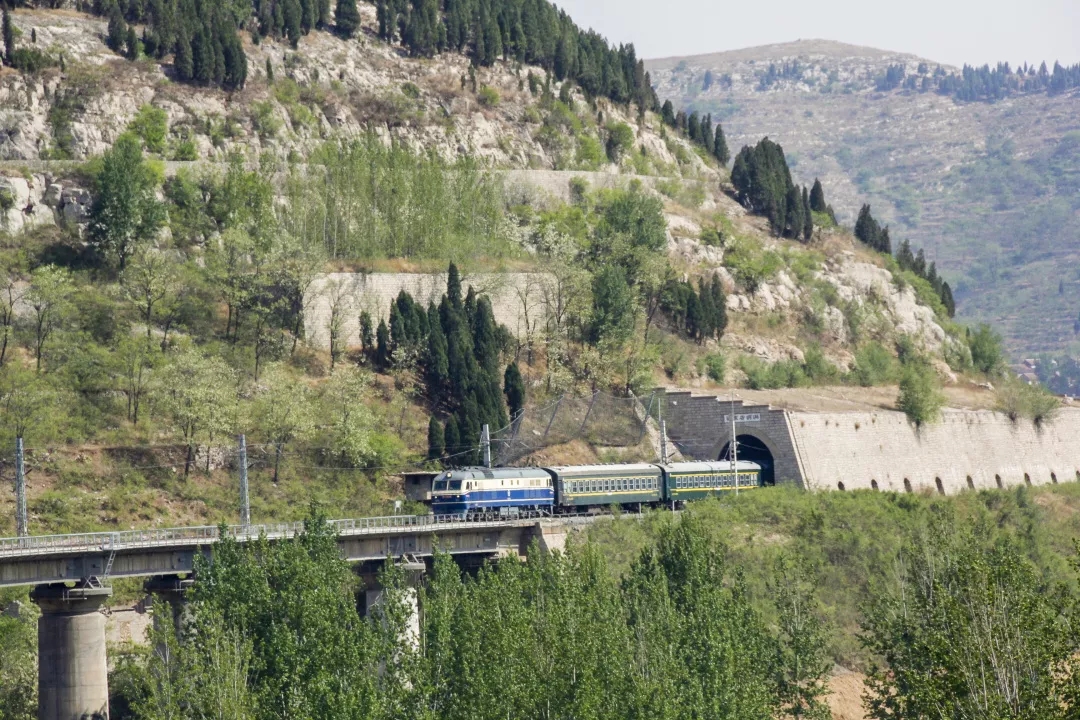 51张高清大图,带您领略最美铁路!