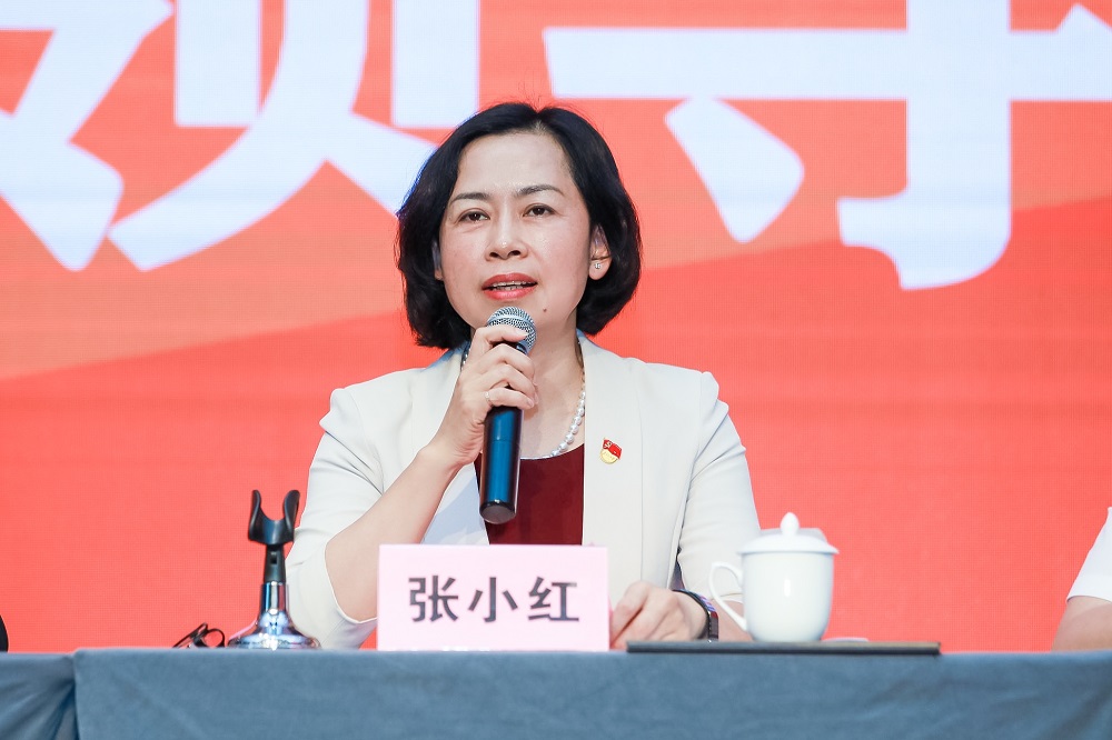 中共南安市委常委张小红讲话中共南安市委常委张小红在致辞中表示