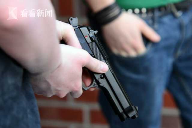 美国男子裤子藏枪射穿生殖器 医生治疗又有惊人发现