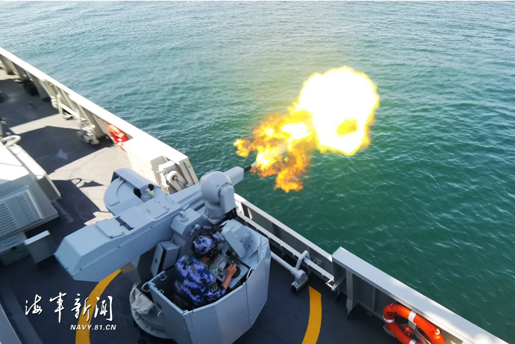 北部战区海军某护卫舰支队信阳舰海上跨昼夜训练