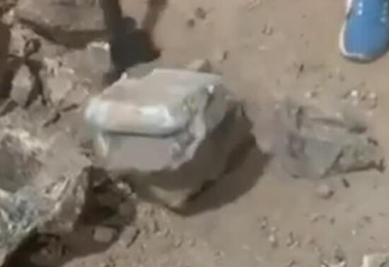 毒贩将188吨“石头”运入西班牙 警察砸石取毒品