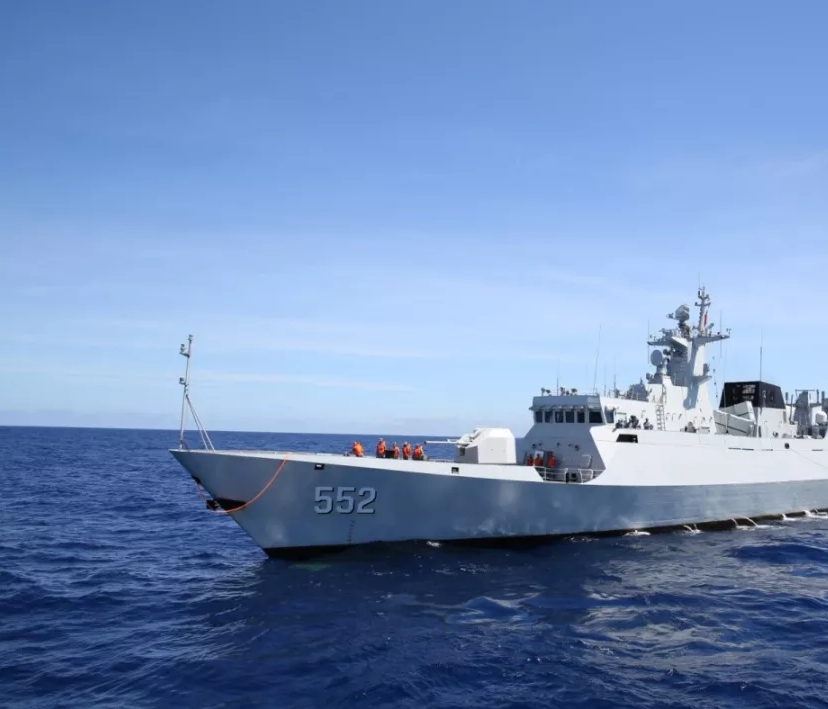 6月上旬,南海某海域,南部战区海军某护卫舰支队组织舰艇编队鏖战正酣!