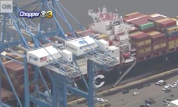 运送可卡因的集装箱货轮（图源：CNN新闻）