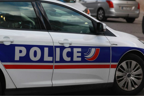 法国一犯罪团伙专抢亚洲餐馆 6人在巴黎大区受审