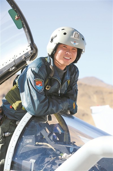 解放军空军飞行员飞行不是终极目标战斗才是